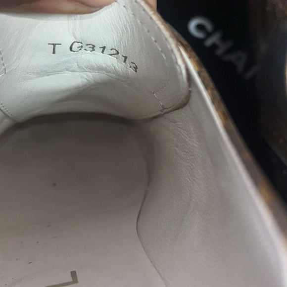 Chanel lace up gold and black shoes size 38 from the 2015 pre-spring collection - Picture 8 of 12